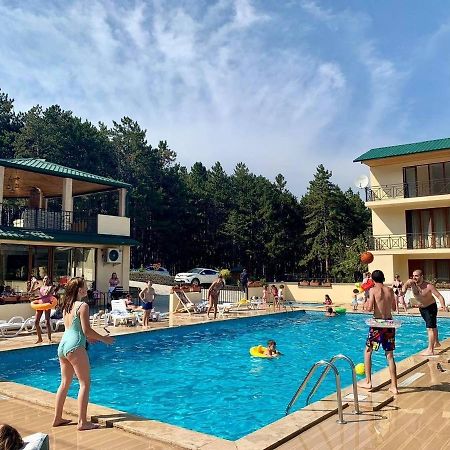 Hotel Surami Bagian luar foto