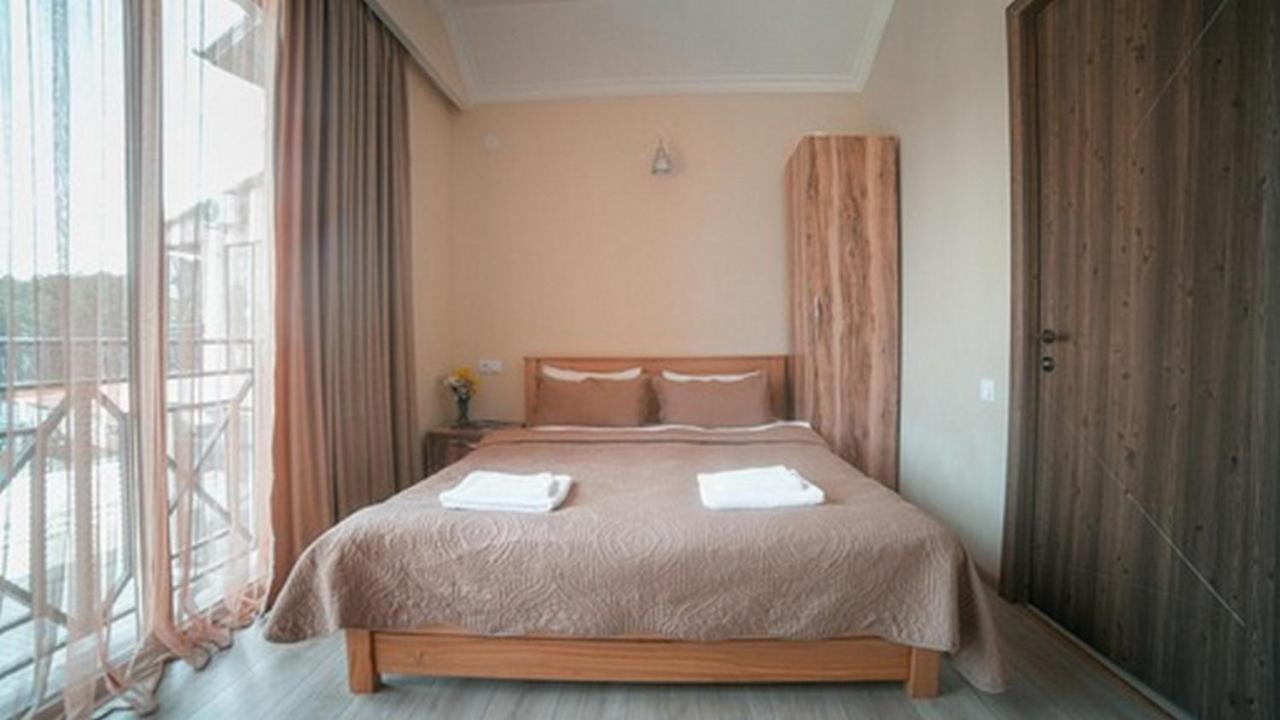 Hotel Surami Bagian luar foto