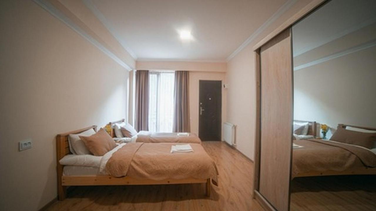 Hotel Surami Bagian luar foto