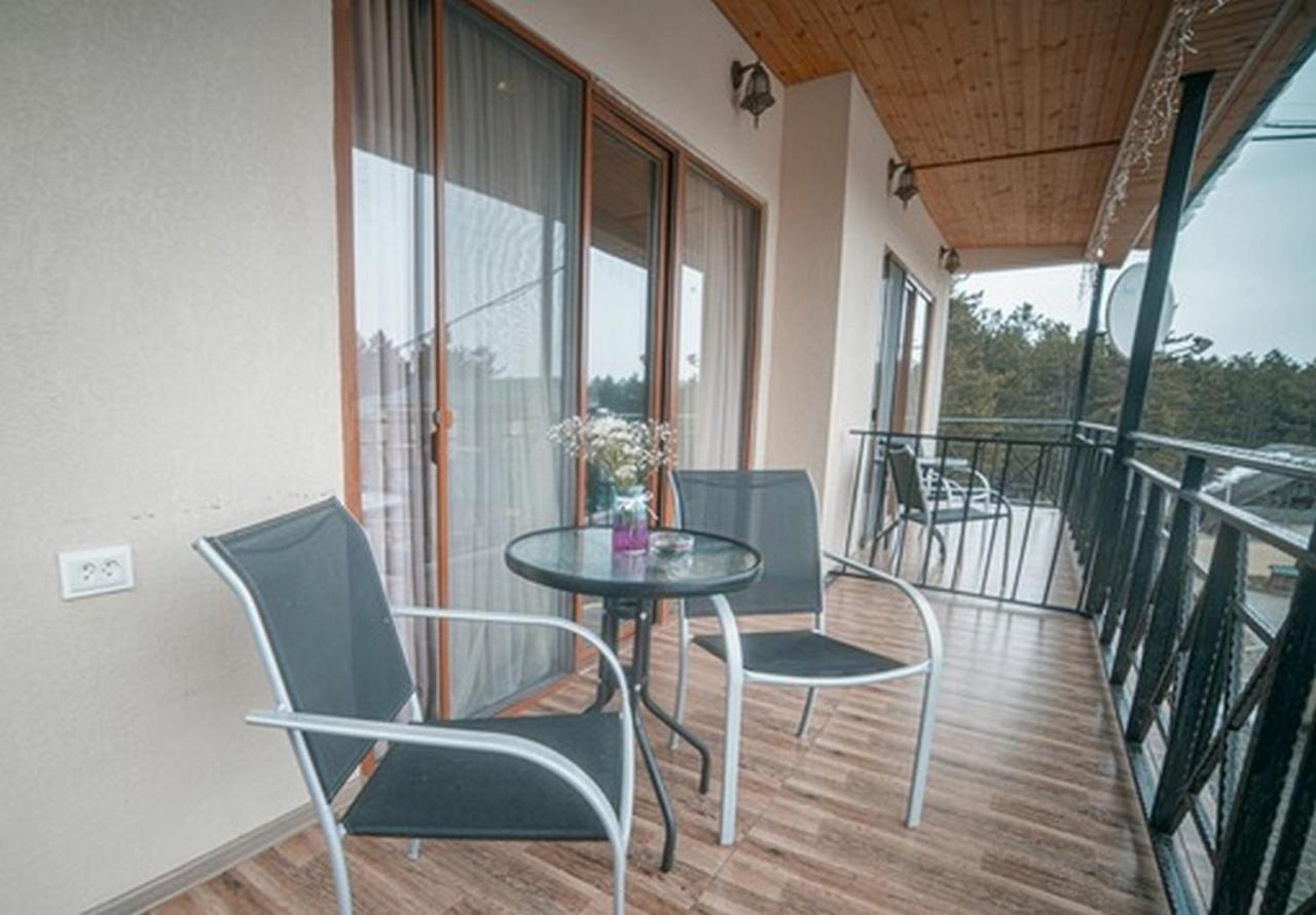 Hotel Surami Bagian luar foto