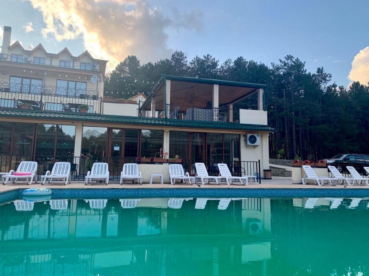 Hotel Surami Bagian luar foto