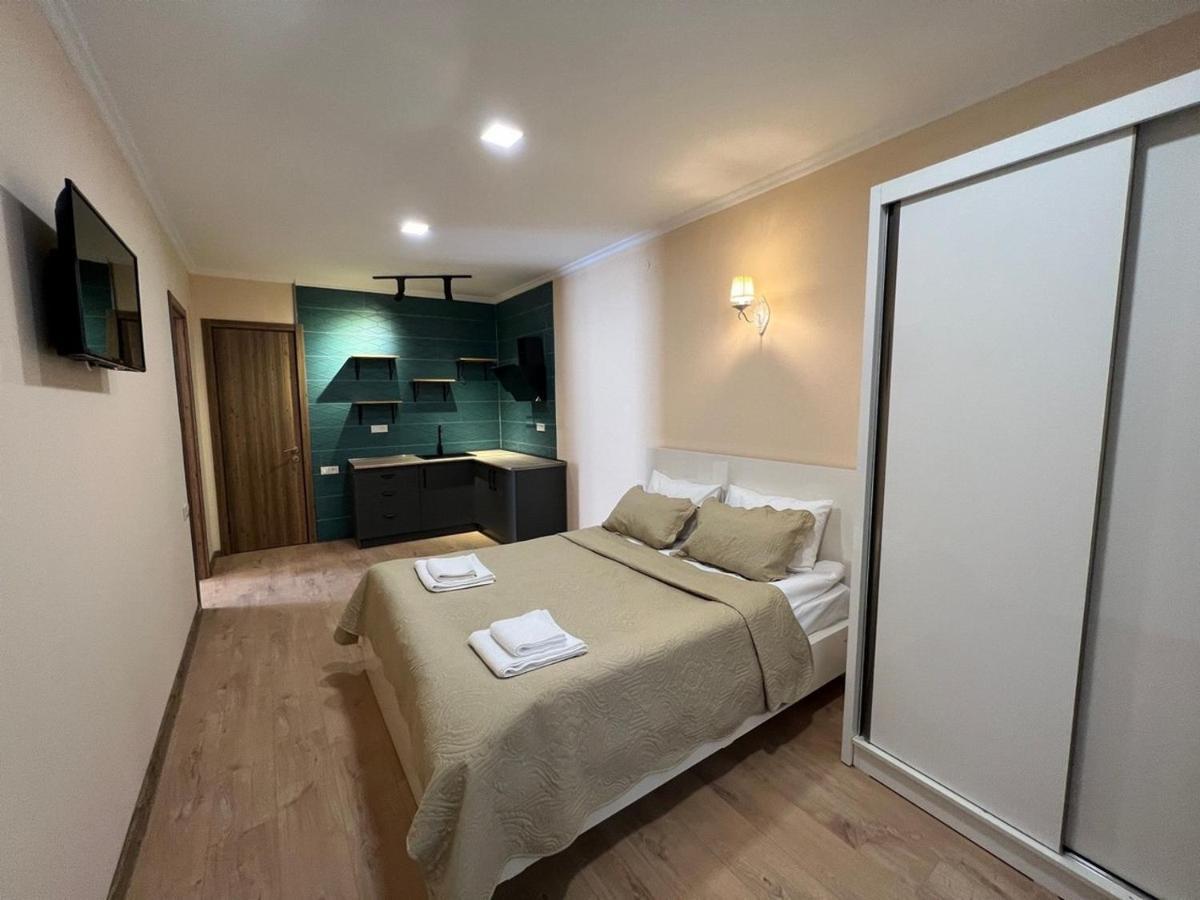 Hotel Surami Bagian luar foto