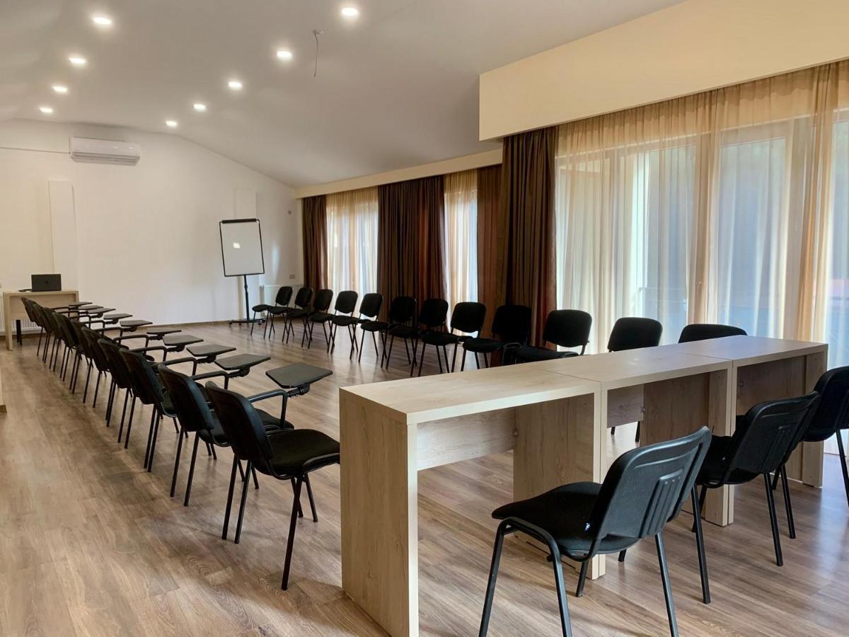 Hotel Surami Bagian luar foto