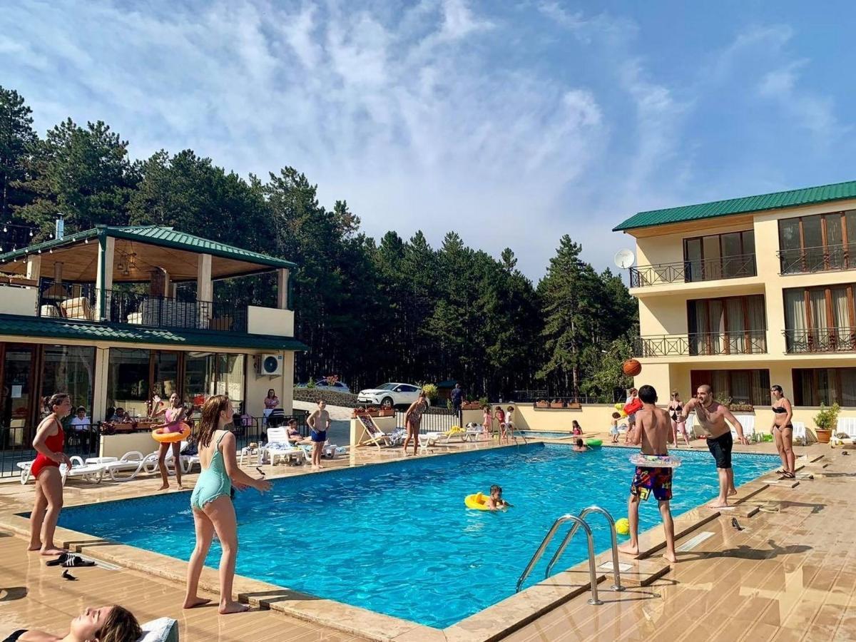 Hotel Surami Bagian luar foto