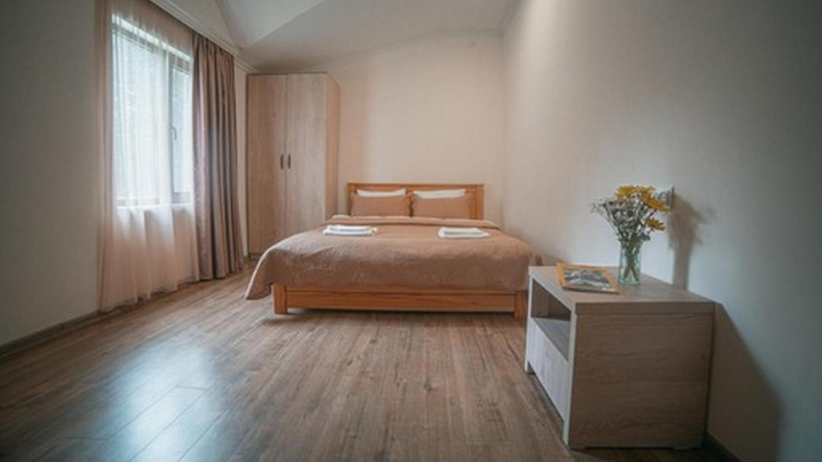 Hotel Surami Bagian luar foto