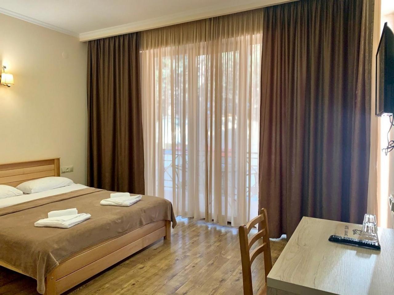Hotel Surami Bagian luar foto