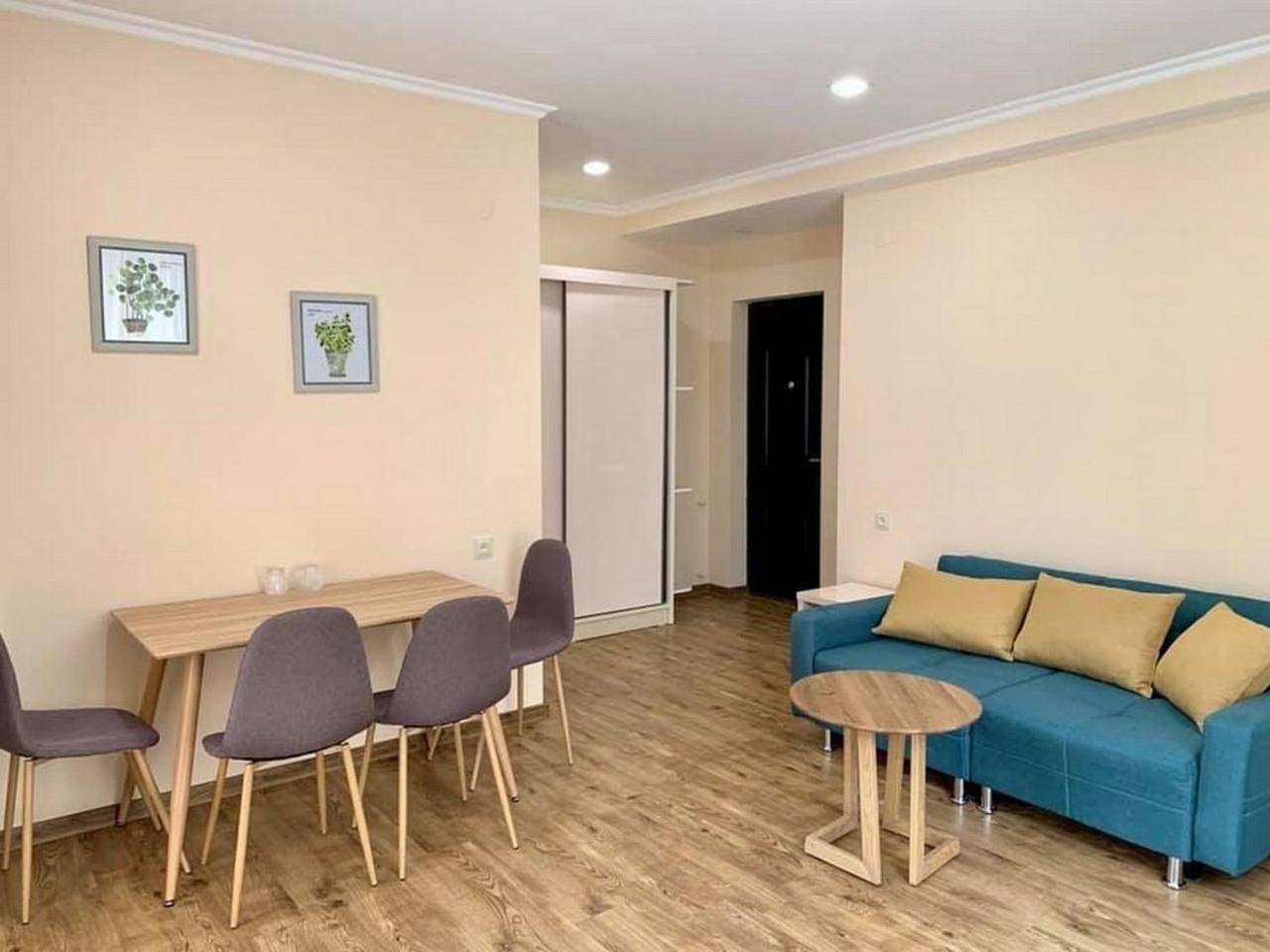 Hotel Surami Bagian luar foto