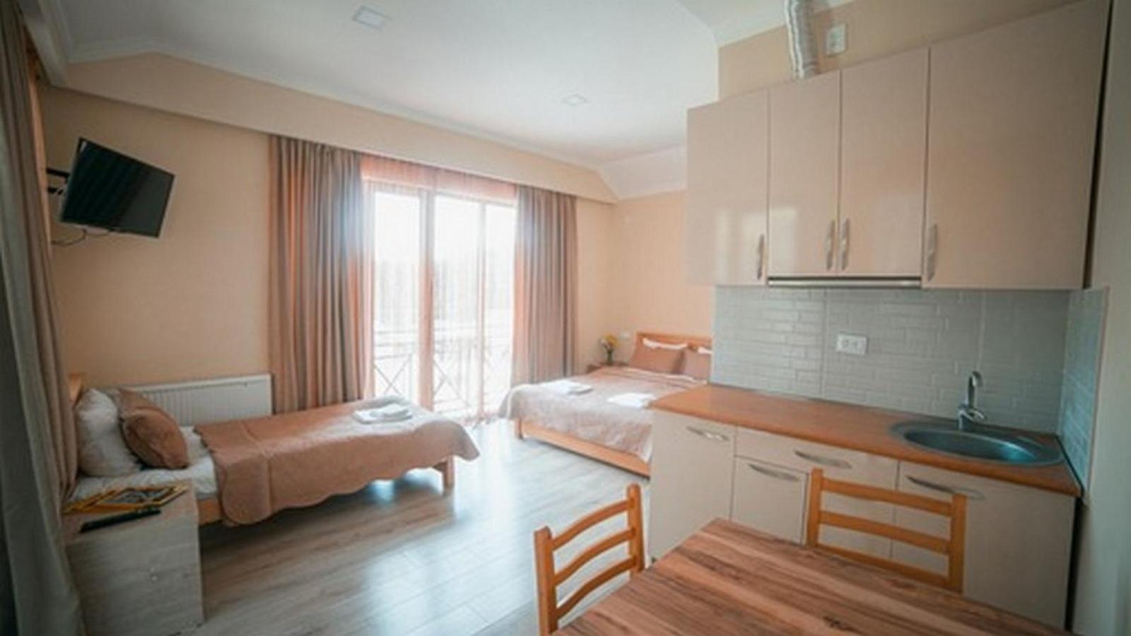 Hotel Surami Bagian luar foto