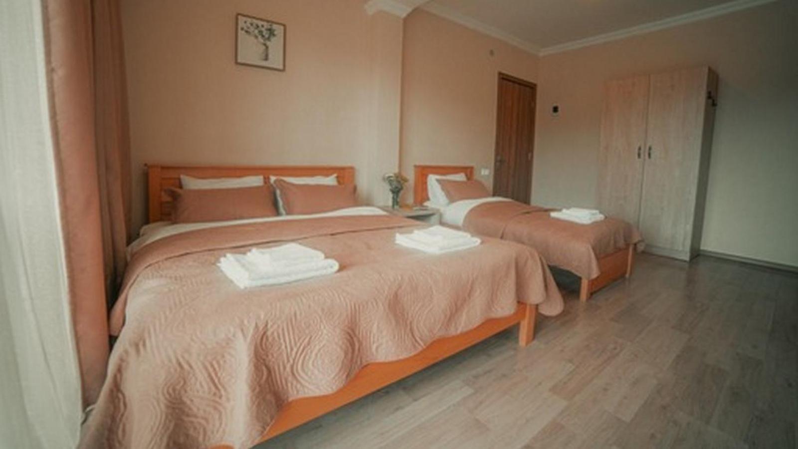 Hotel Surami Bagian luar foto