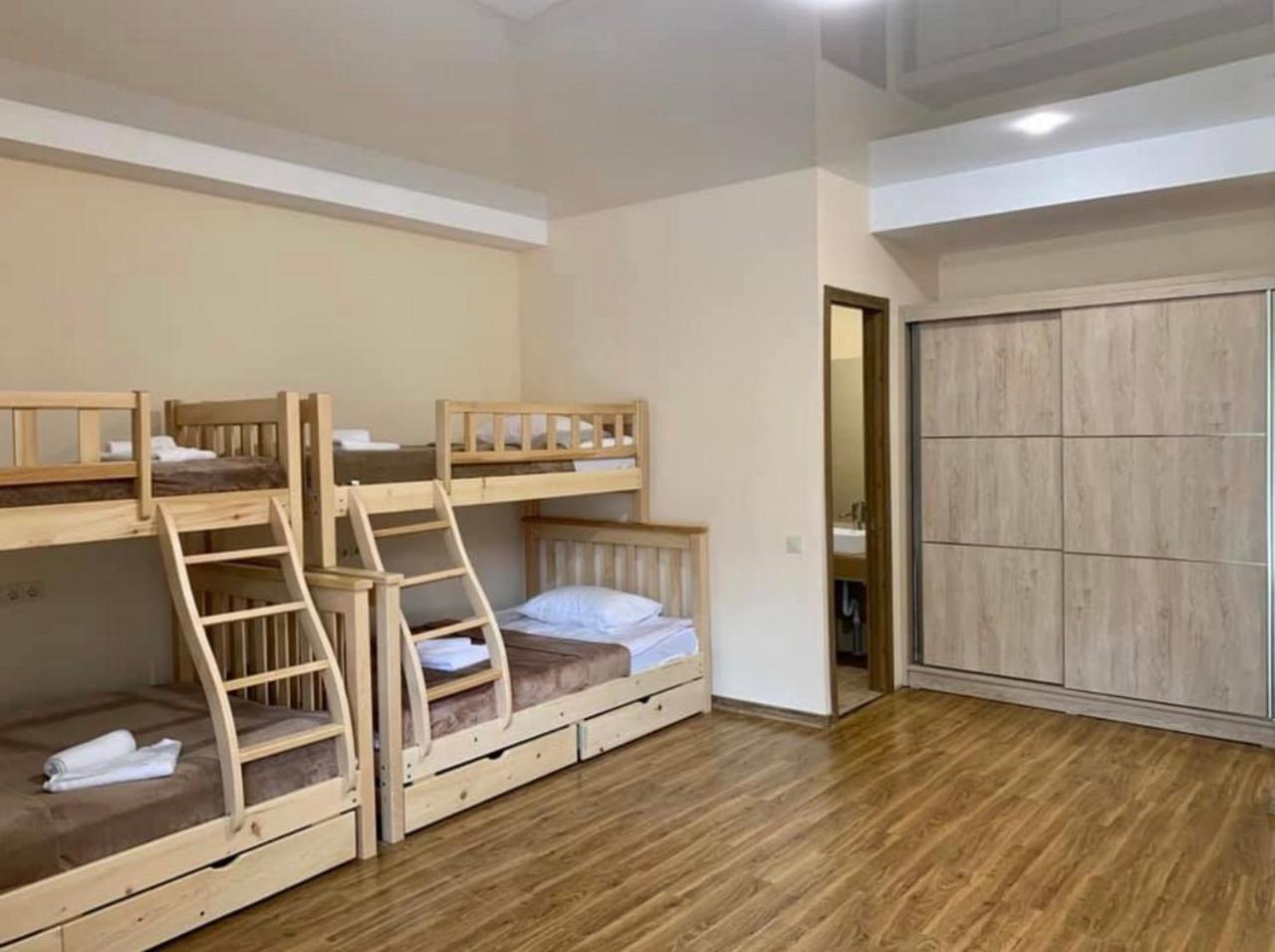 Hotel Surami Bagian luar foto