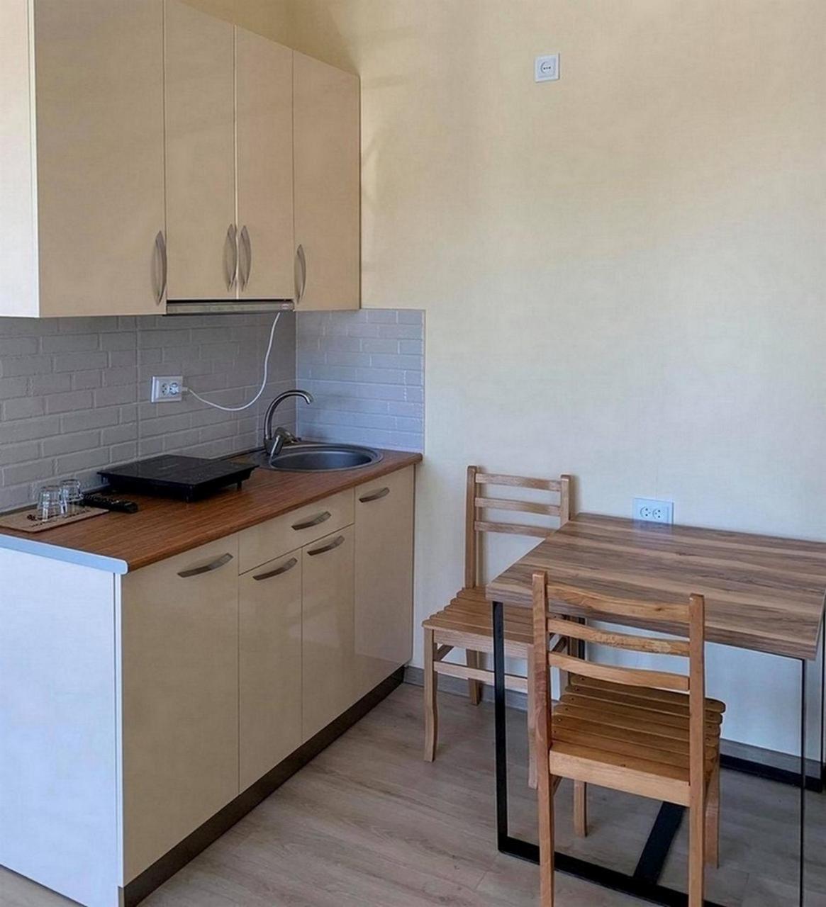 Hotel Surami Bagian luar foto