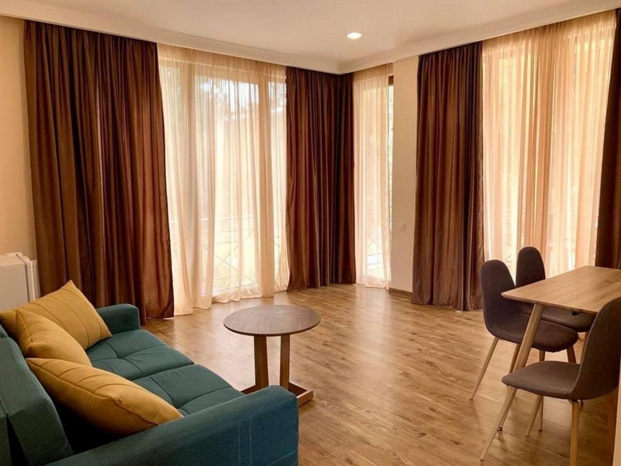 Hotel Surami Bagian luar foto