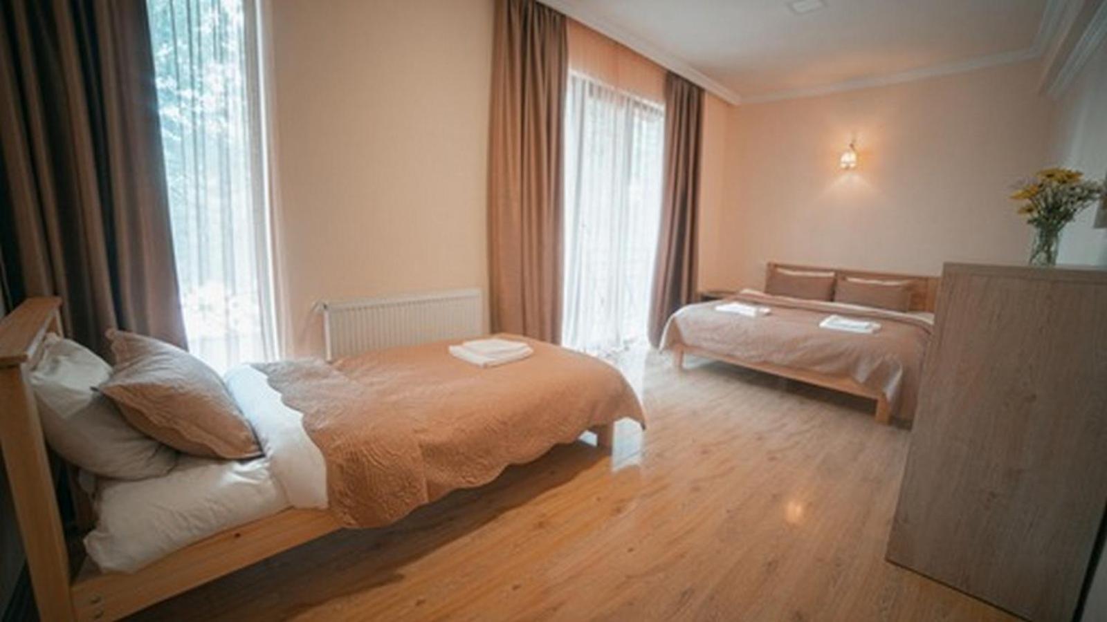 Hotel Surami Bagian luar foto